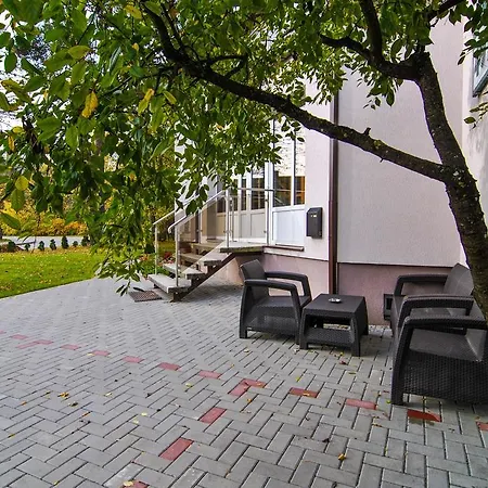 Poilsis Prie Dineikos Parko