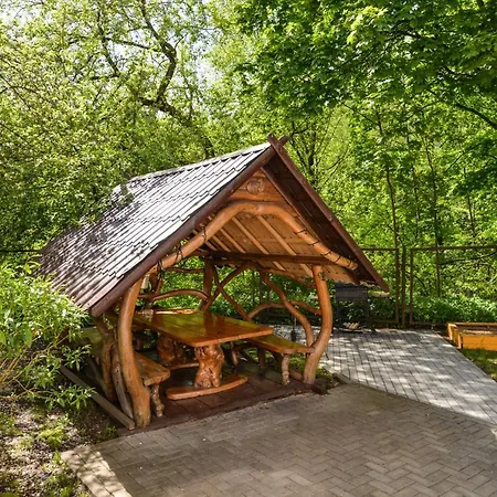 Poilsis Prie Dineikos Parko